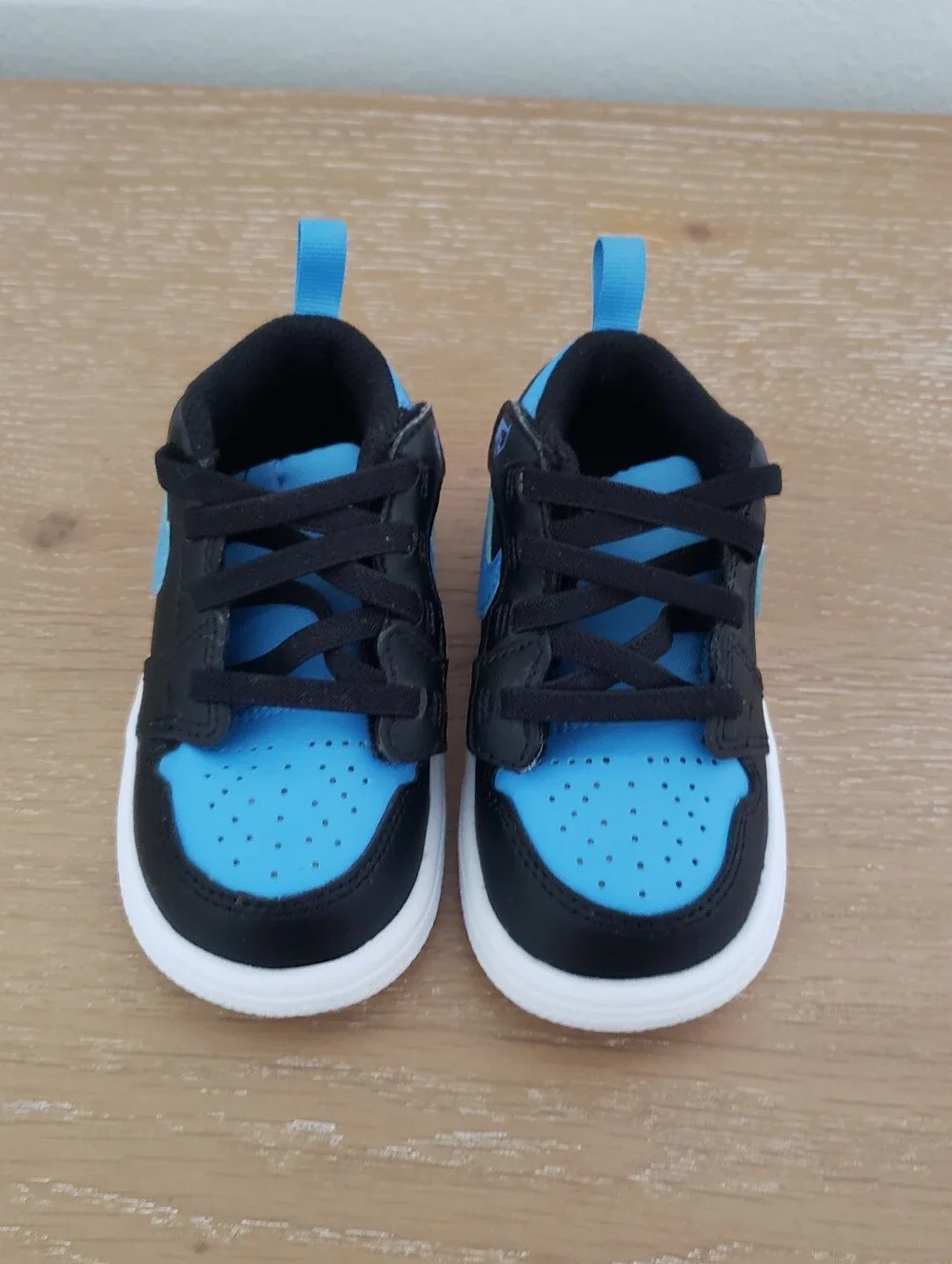 Nike Kids Blue and Black Low-Top Sneakers